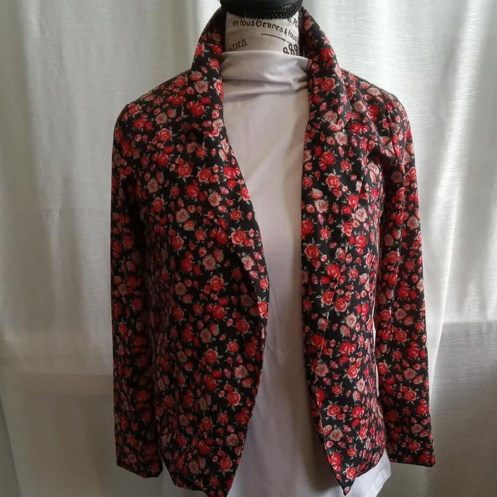Pretty floral jacket inin shades of red, pink, and black, non-stretch Small - Picture 2 of 11